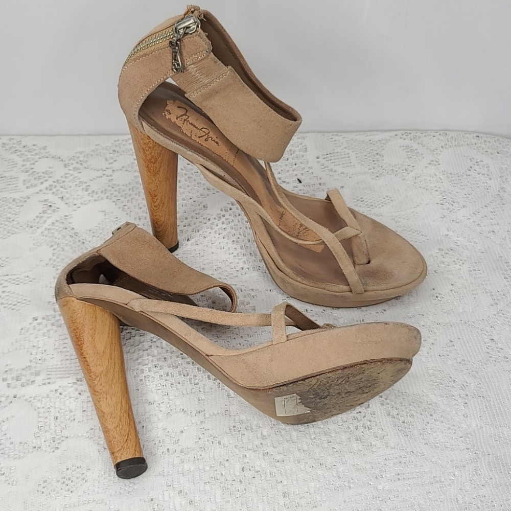 BCBGMAXAZRIA Jasmin suede ankle strap wood heel strappy heels sz 8